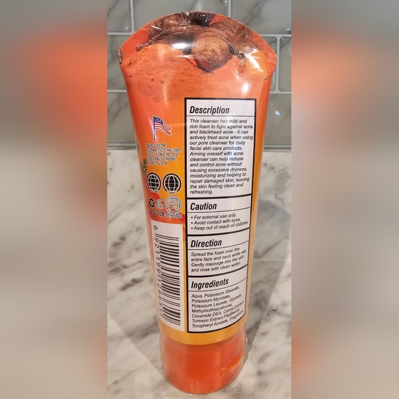 Veet Gold Turmeric Face Wash Foam + Carrot - Picture 3 of 6